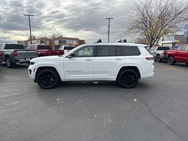 2023 Jeep Grand Cherokee Overland photo 4
