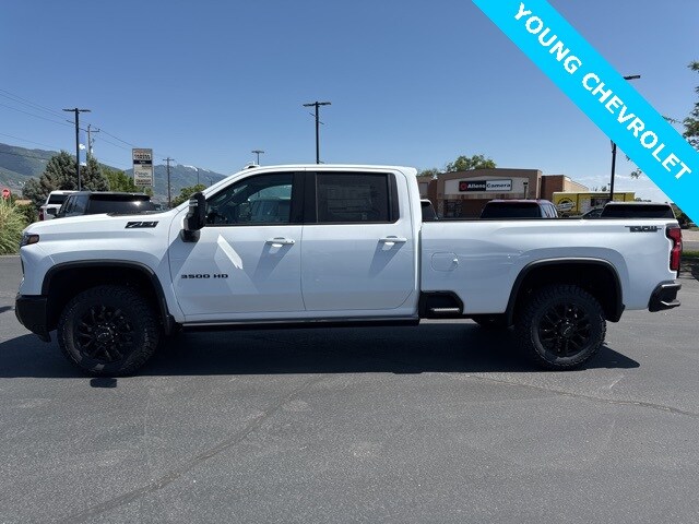 2025 Chevrolet Silverado 3500HD LTZ photo 4