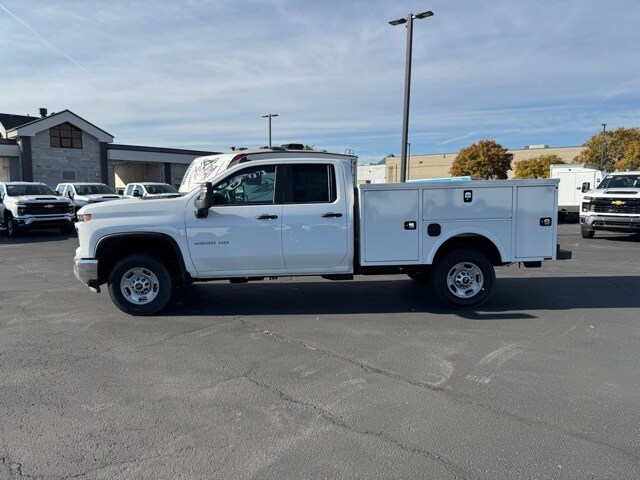 2025 Chevrolet Silverado 2500HD Work Truck photo 2