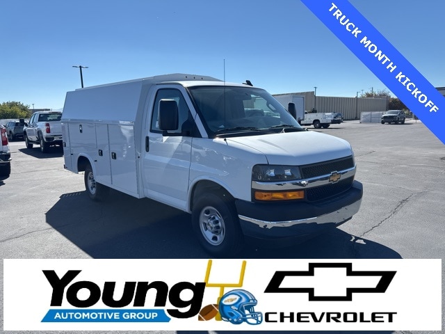 2025 Chevrolet Express Cutaway Base