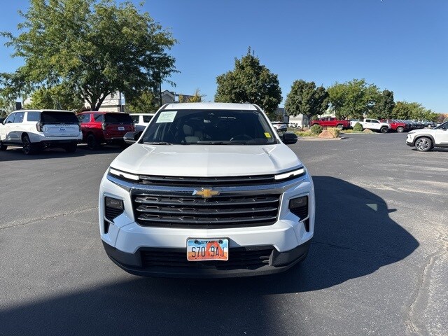 2025 Chevrolet Traverse photo 2