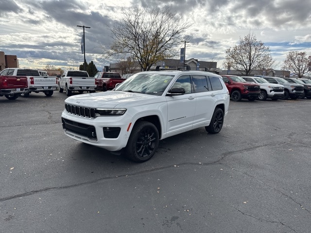 2023 Jeep Grand Cherokee Overland photo 3
