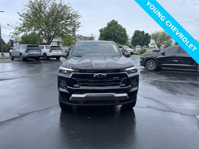 2025 Chevrolet Colorado Z71 photo 2