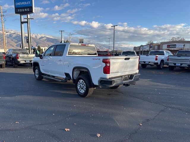 2024 Chevrolet Silverado 2500HD LT photo 2