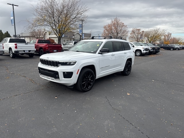 2023 Jeep Grand Cherokee Overland photo 3