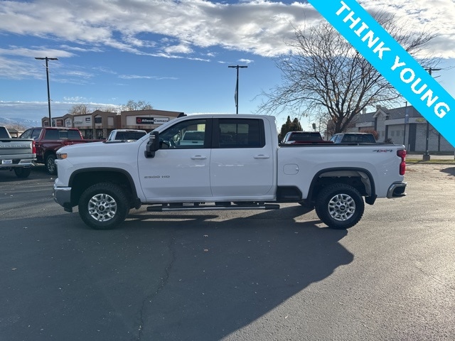 2024 Chevrolet Silverado 2500HD LT photo 2