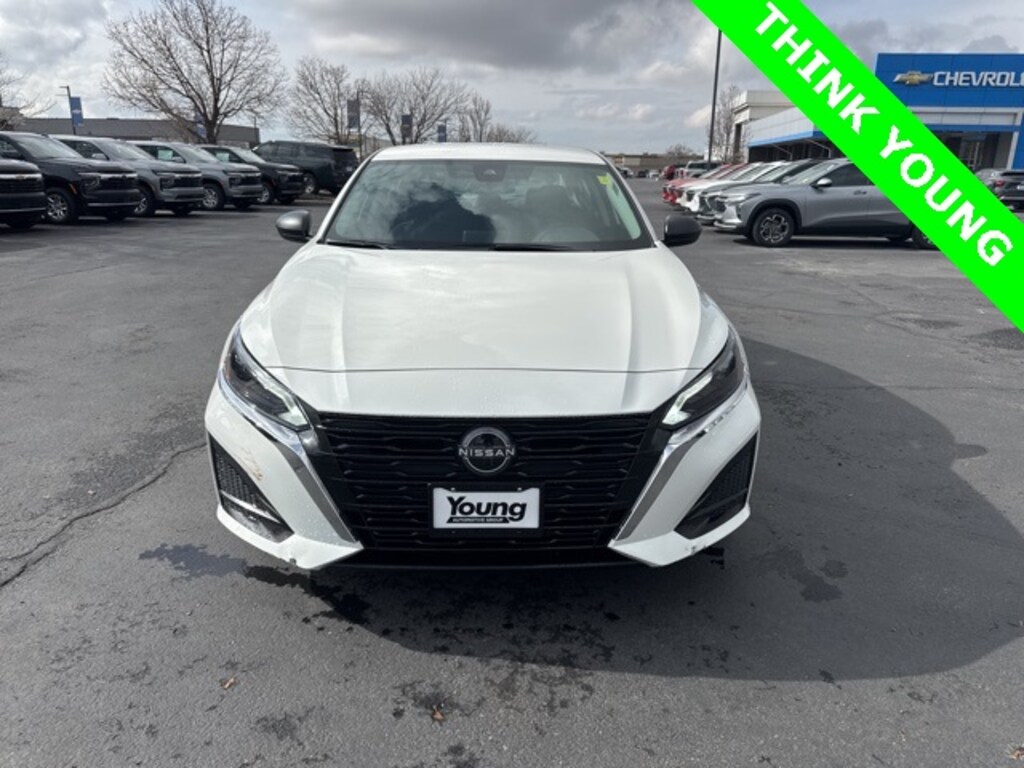 Used 2025 Nissan Altima SV Sedan