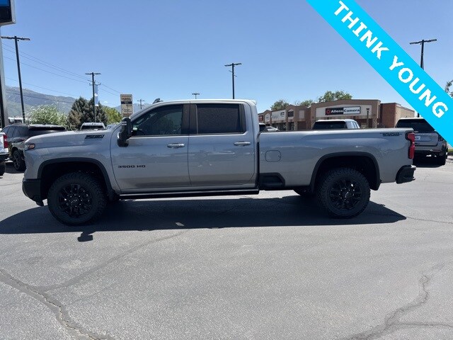 2025 Chevrolet Silverado 3500HD LTZ photo 4