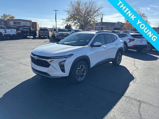 2026 Chevrolet Trax LT photo 2