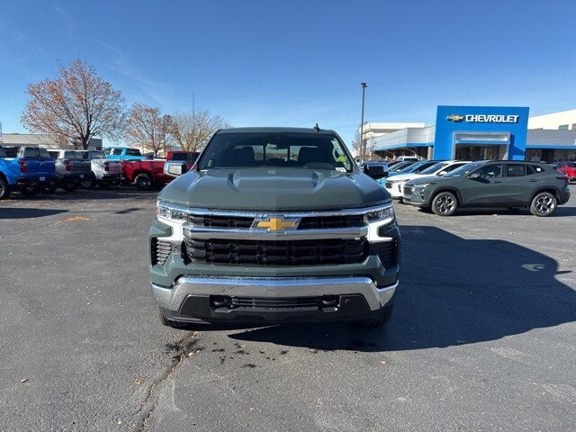 2026 Chevrolet Silverado 1500 LT photo 2
