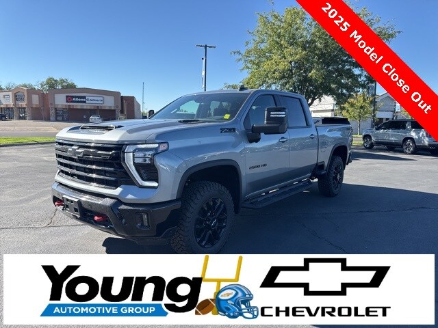 2025 Chevrolet Silverado 2500HD LT photo 3