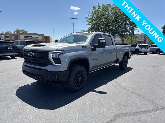 2025 Chevrolet Silverado 3500HD LTZ photo 3
