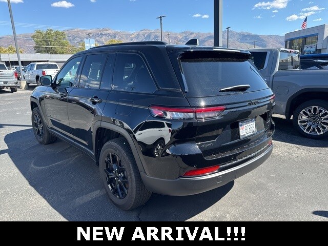 2024 Jeep Grand Cherokee Laredo Altitude X photo 3