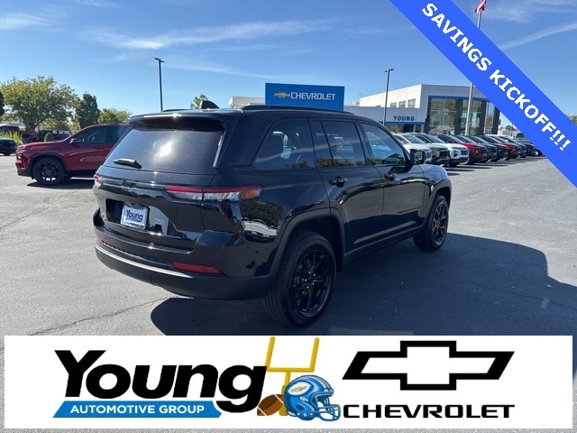 2024 Jeep Grand Cherokee Laredo Altitude X photo 3