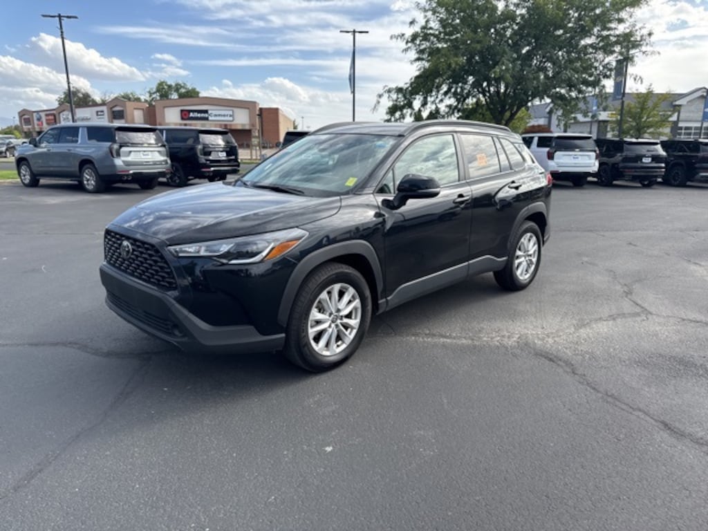 Used 2024 Toyota Corolla Cross LE SUV