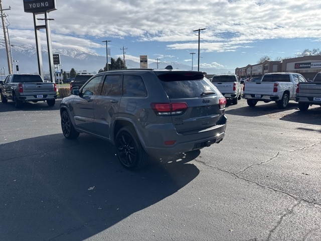 2020 Jeep Grand Cherokee Laredo Altitude photo 3