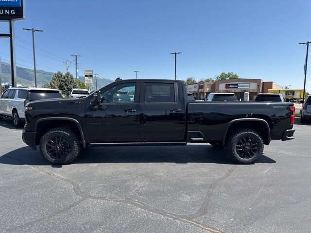 2025 Chevrolet Silverado 3500HD LTZ photo 4