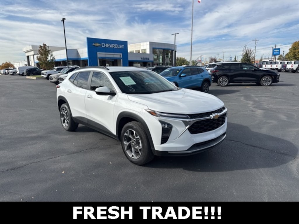 Used 2025 Chevrolet Trax LT SUV