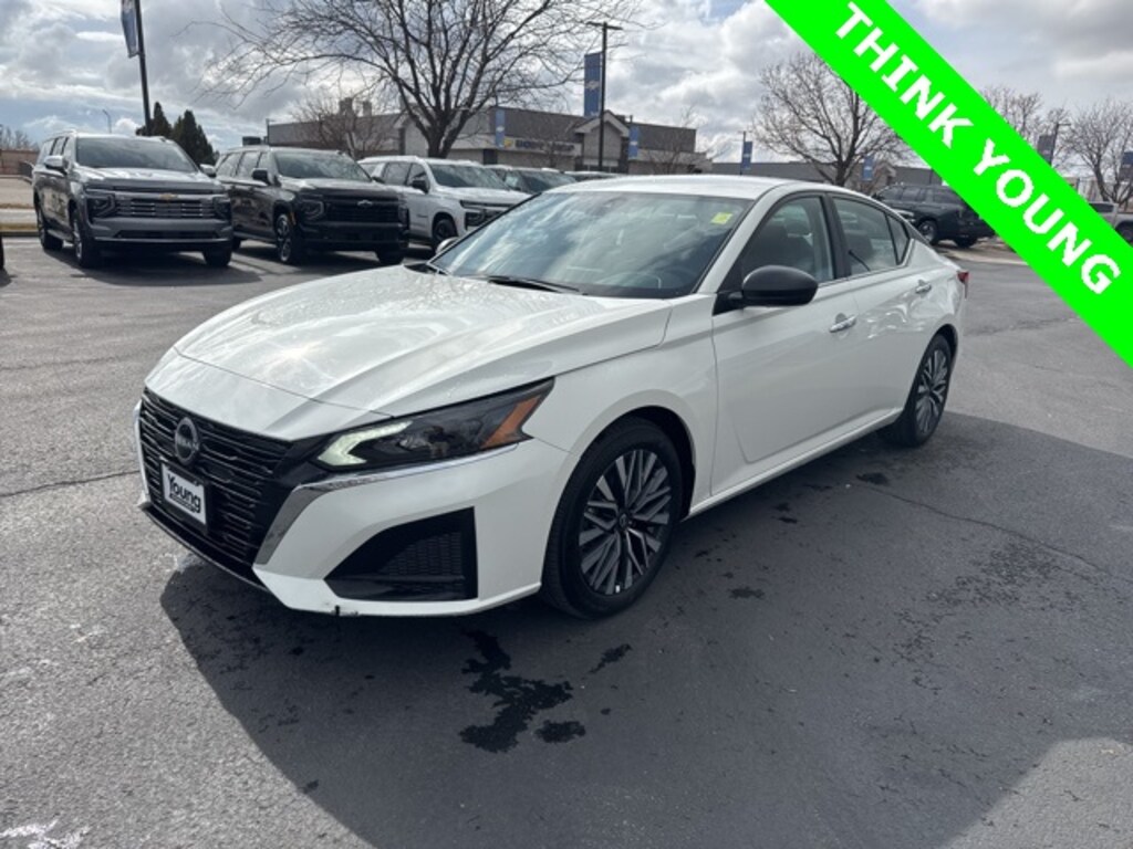 Used 2025 Nissan Altima SV Sedan