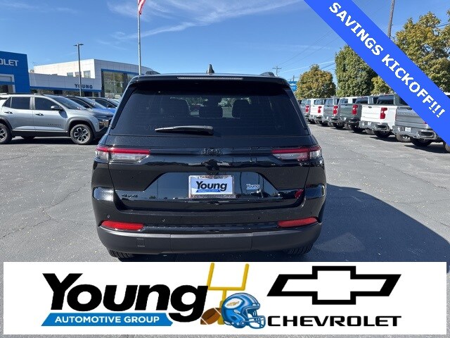 2024 Jeep Grand Cherokee Laredo Altitude X photo 2