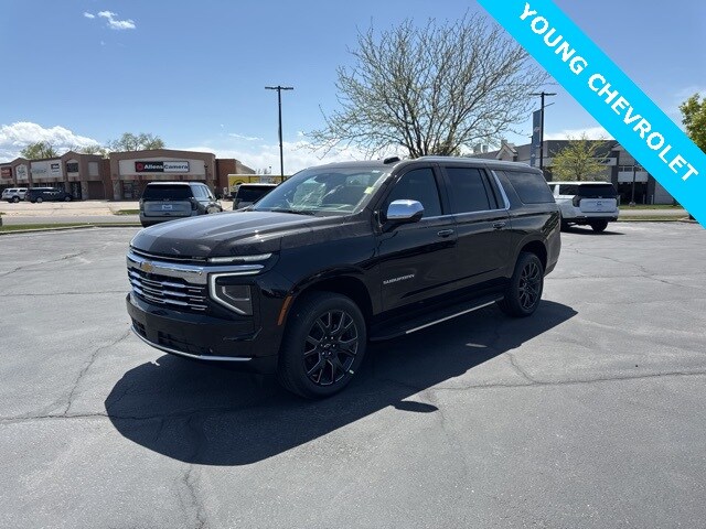 2025 Chevrolet Suburban Premier photo 3