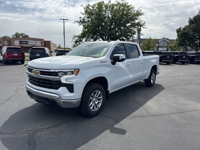 2026 Chevrolet Silverado 1500 LT photo 3
