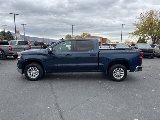 2023 Chevrolet Silverado 1500 LT photo 2
