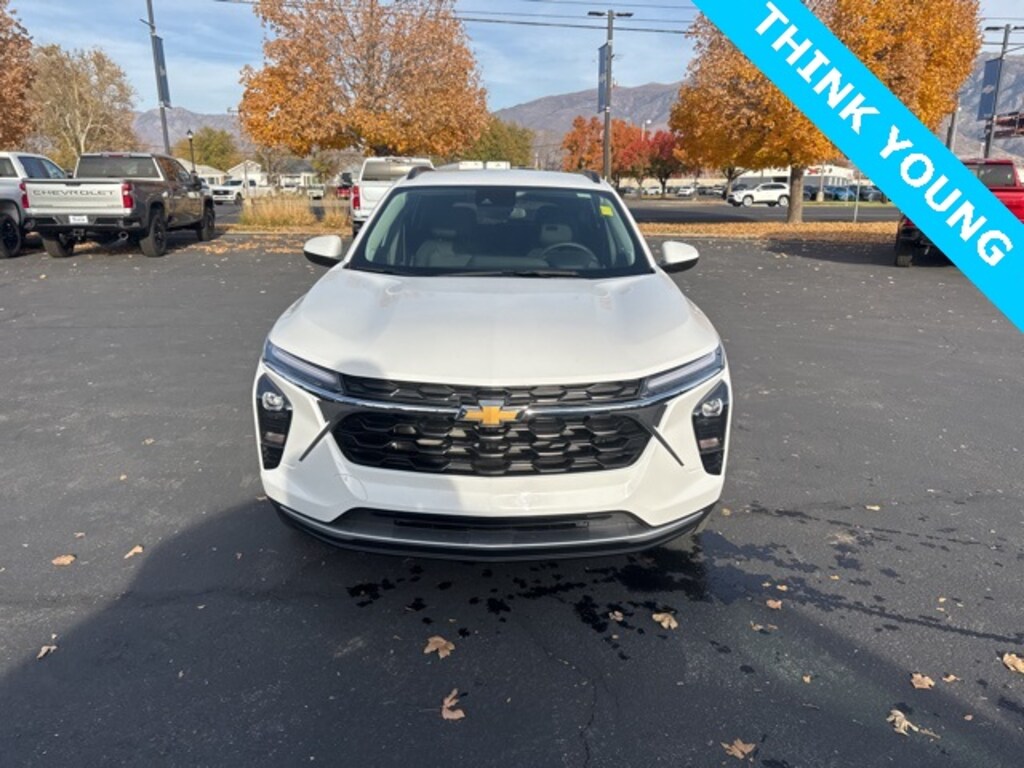 New 2025 Chevrolet Trax LT SUV