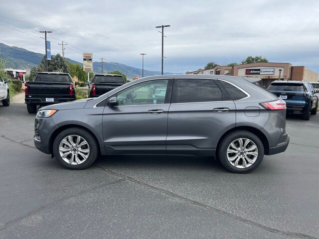 2022 Ford Edge Titanium photo 3