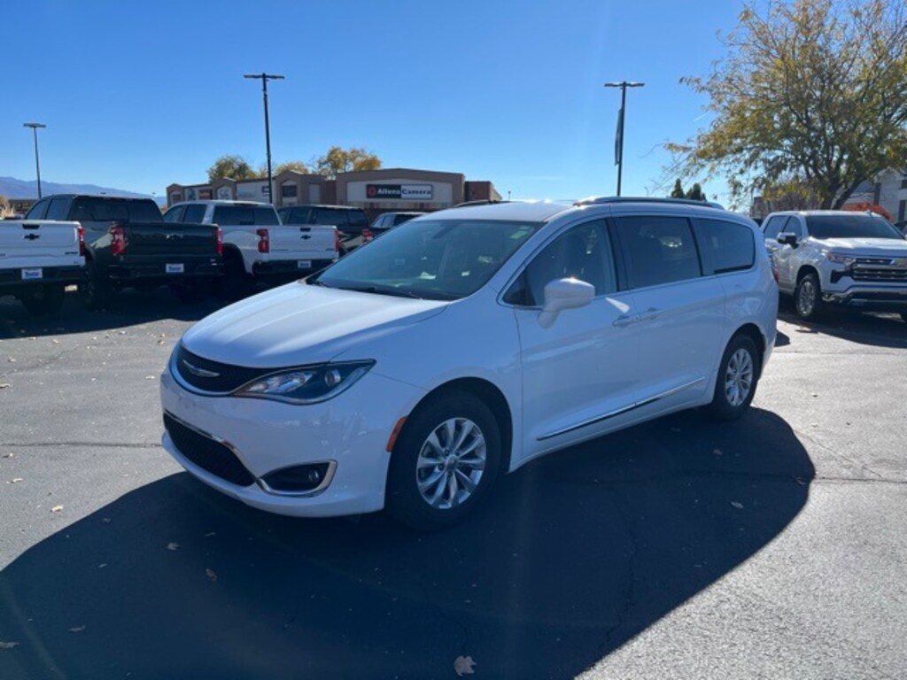Used 2018 Chrysler Pacifica Touring L Van