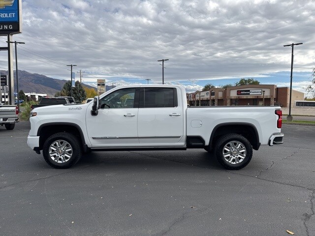 2024 Chevrolet Silverado 3500HD High Country photo 4