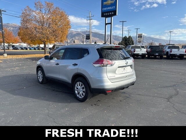 2016 Nissan Rogue S photo 2