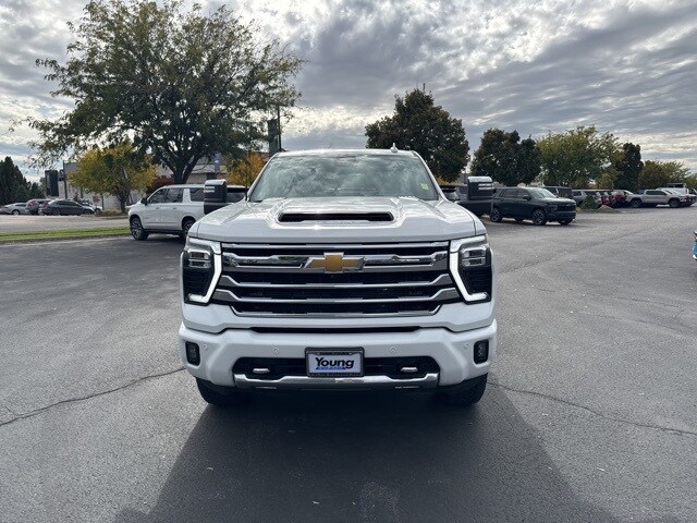 2024 Chevrolet Silverado 3500HD High Country photo 2