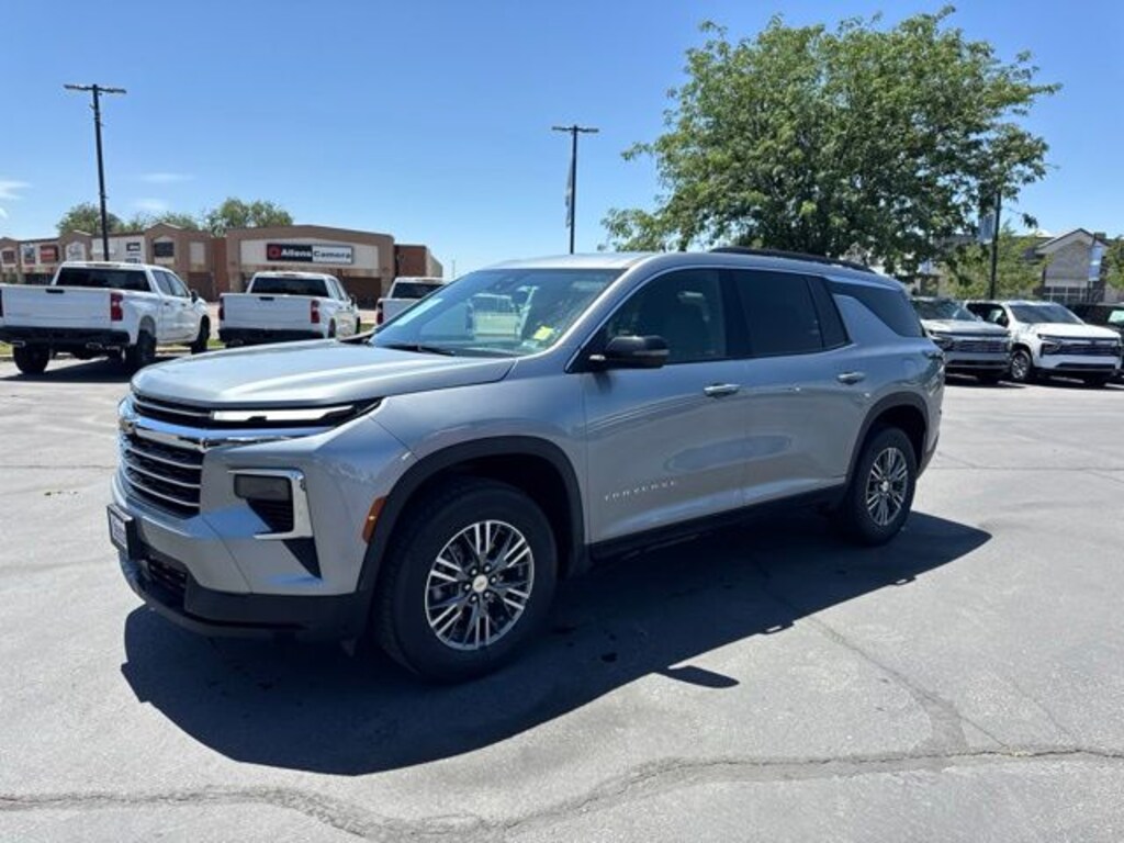 Used 2025 Chevrolet Traverse LT SUV