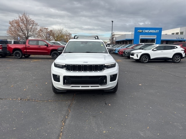 2023 Jeep Grand Cherokee Overland photo 2