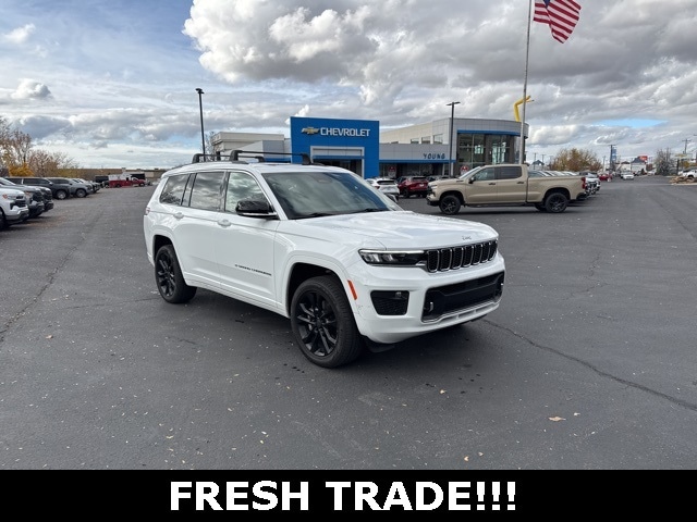 2023 Jeep Grand Cherokee Overland photo 2