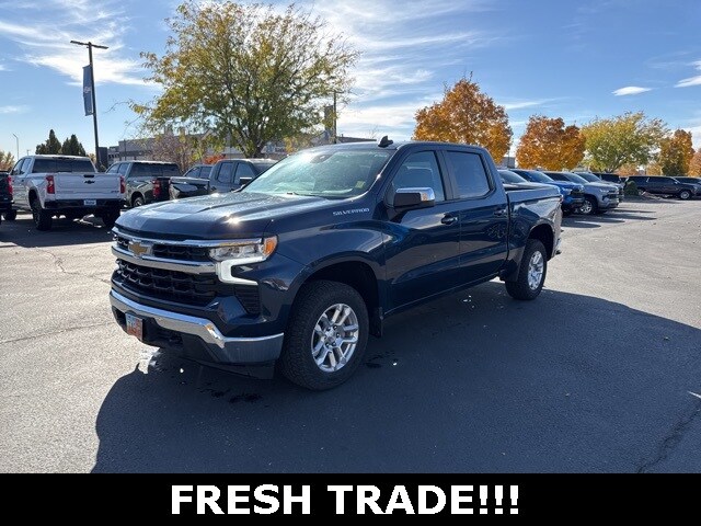 2023 Chevrolet Silverado 1500 LT photo 2