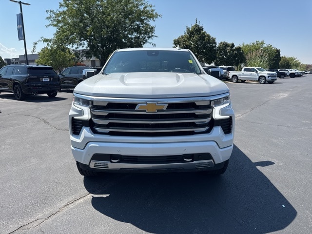 2023 Chevrolet Silverado 1500 High Country photo 2