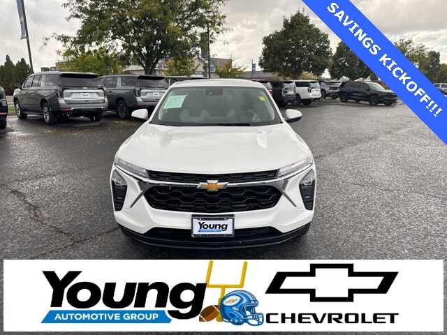 2024 Chevrolet Trax LS photo 2