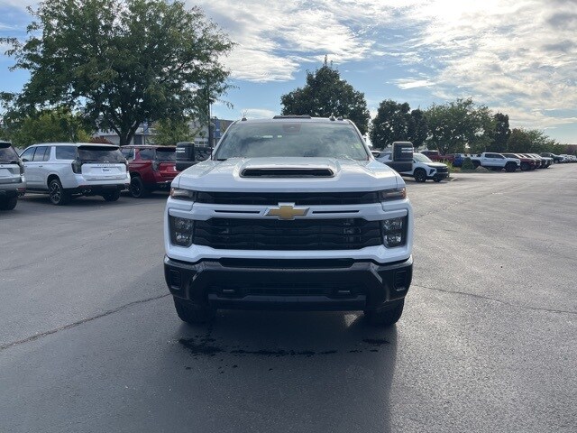2024 Chevrolet Silverado 2500HD Custom photo 2