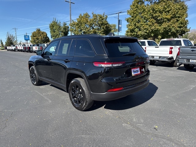 2024 Jeep Grand Cherokee Laredo Altitude X photo 2