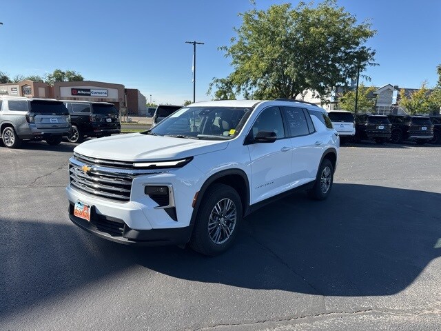 2025 Chevrolet Traverse photo 3