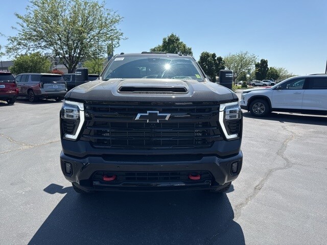 2025 Chevrolet Silverado 3500HD LTZ photo 2