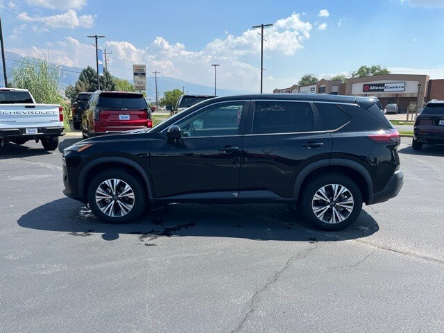 2023 Nissan Rogue SV AWD photo 3