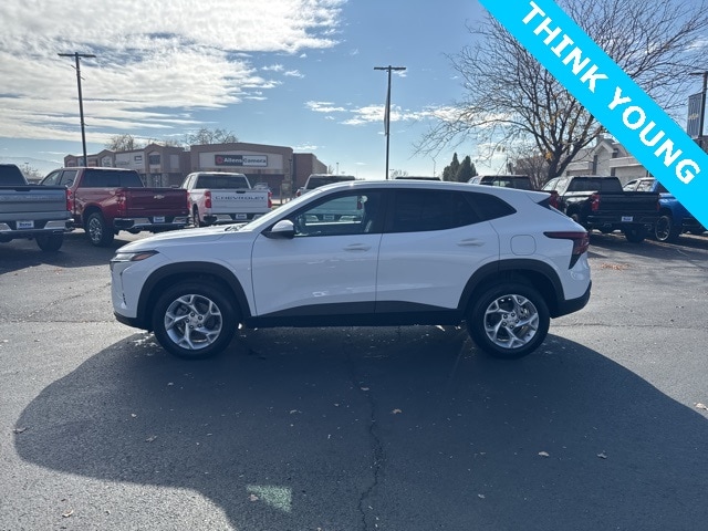 2025 Chevrolet Trax LS photo 3