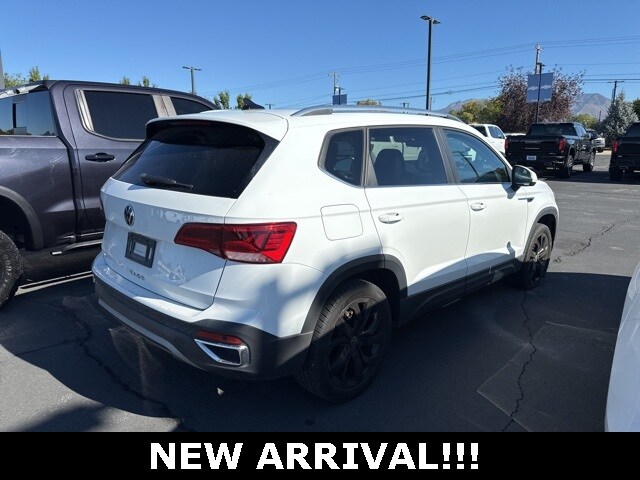 2022 Volkswagen Taos SEL photo 2