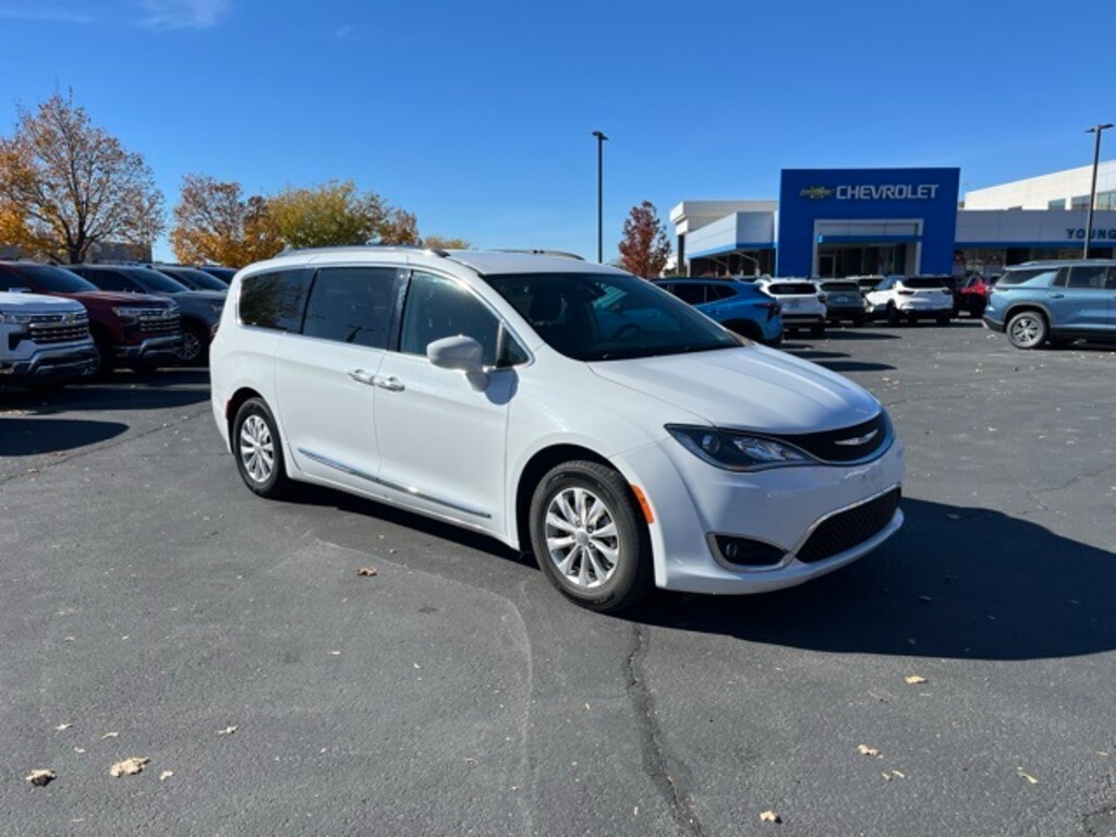 Used 2018 Chrysler Pacifica Touring L Van