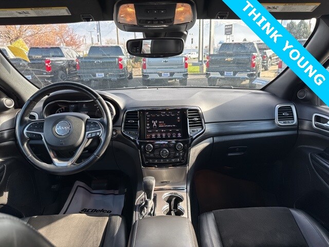 2020 Jeep Grand Cherokee Laredo Altitude photo 3