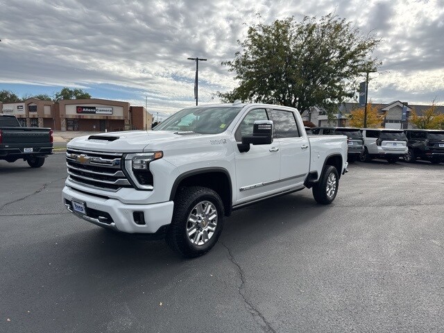 2024 Chevrolet Silverado 3500HD High Country photo 3