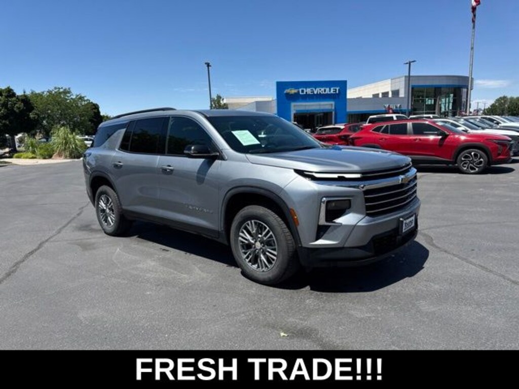 Used 2025 Chevrolet Traverse LT SUV